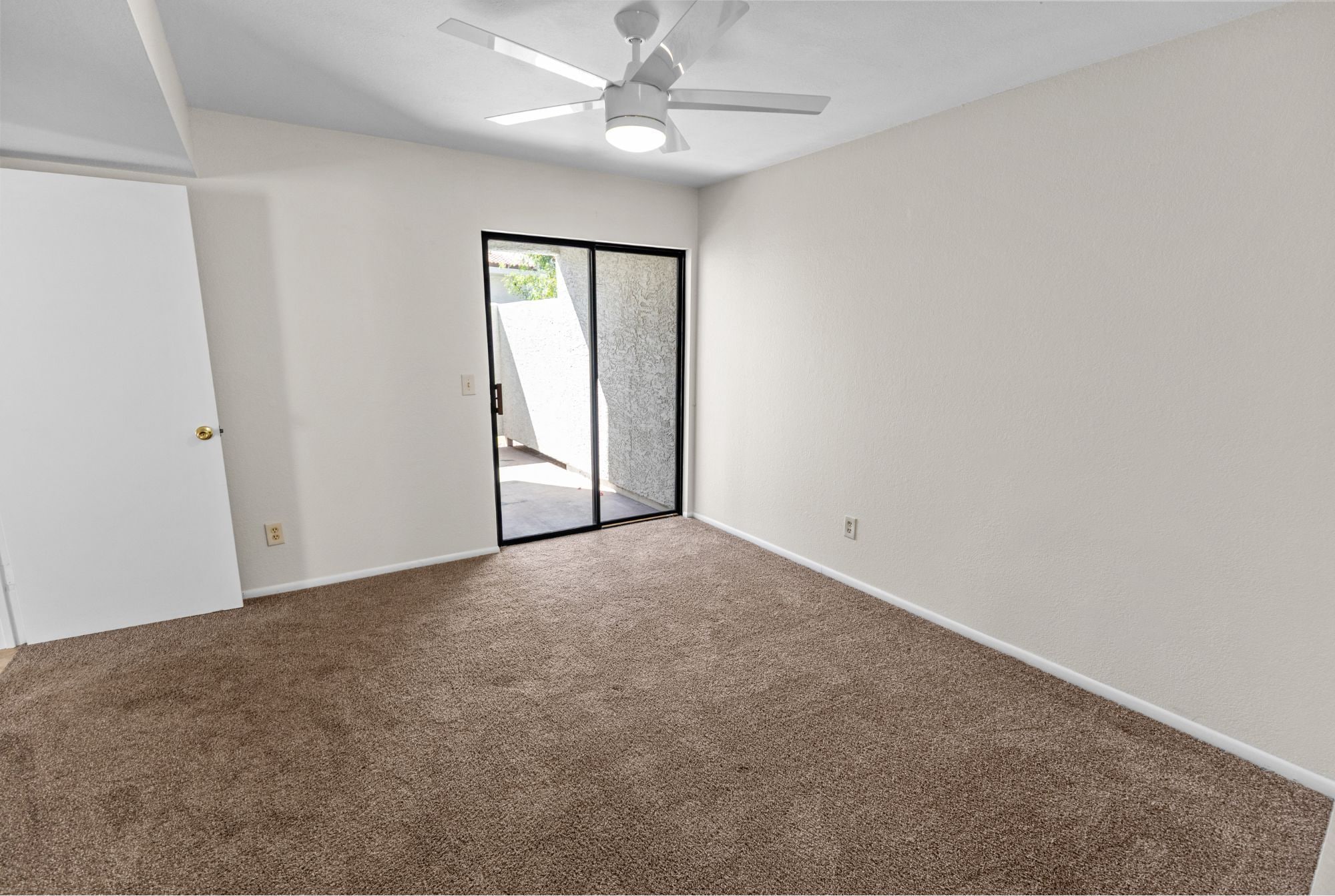 Building Photo - 850 S River Dr