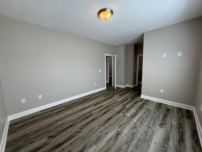 Building Photo - 505 Twisted Oak Dr NW