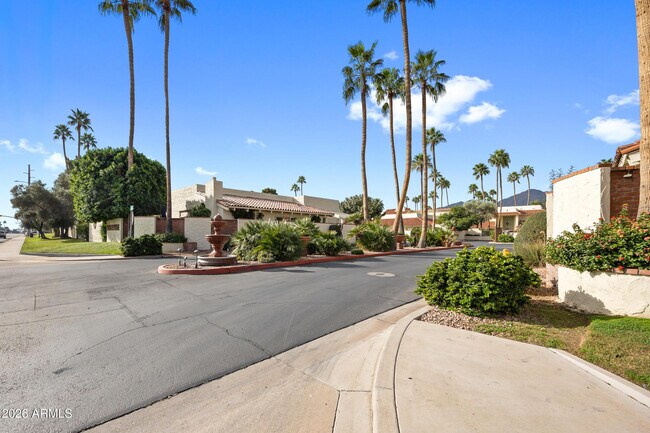 Building Photo - 7118 E Buena Terra Way