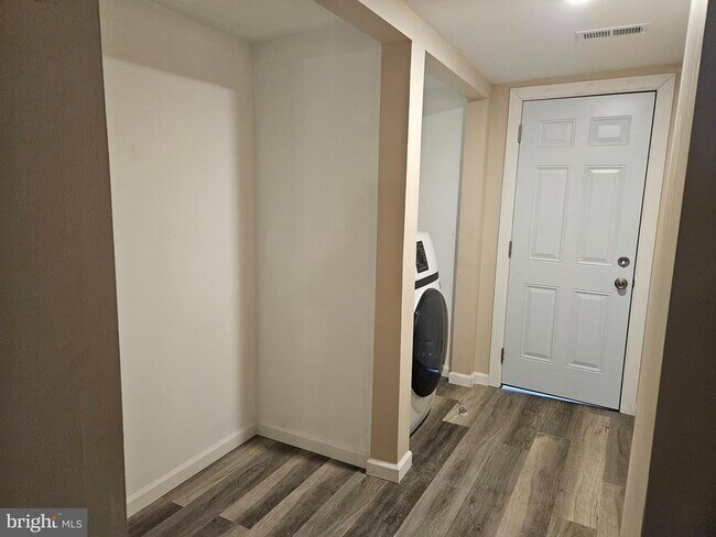 Building Photo - 14 West Ave