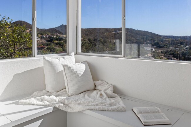 Building Photo - 3 Bedroom House with View in Poway
