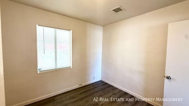 Building Photo - 5547 W Gardenia Ave