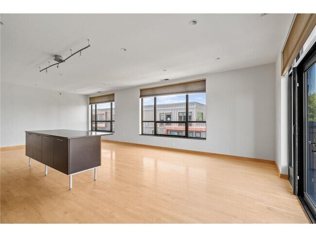 Building Photo - 3116 W Lake St