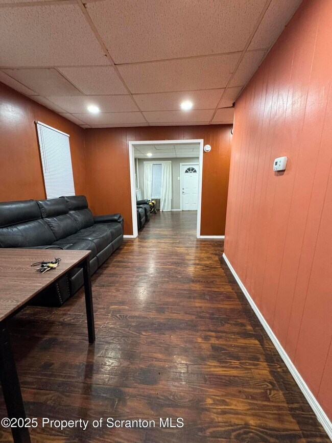 Building Photo - 618 Deacon St