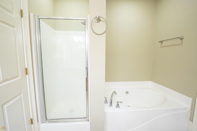 Building Photo - 315 N Main St