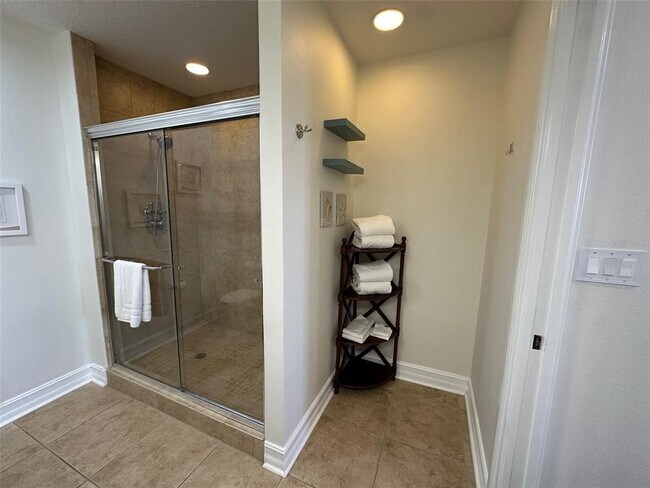 Building Photo - 13941 Clubhouse Dr