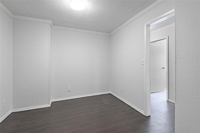 Building Photo - 2800 Lake Rd