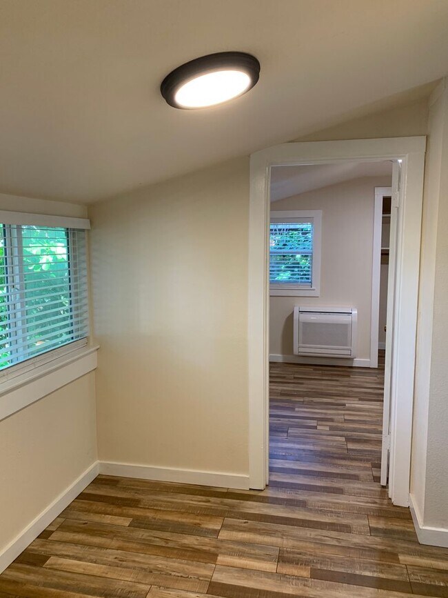Building Photo - Remodeled/ private setting