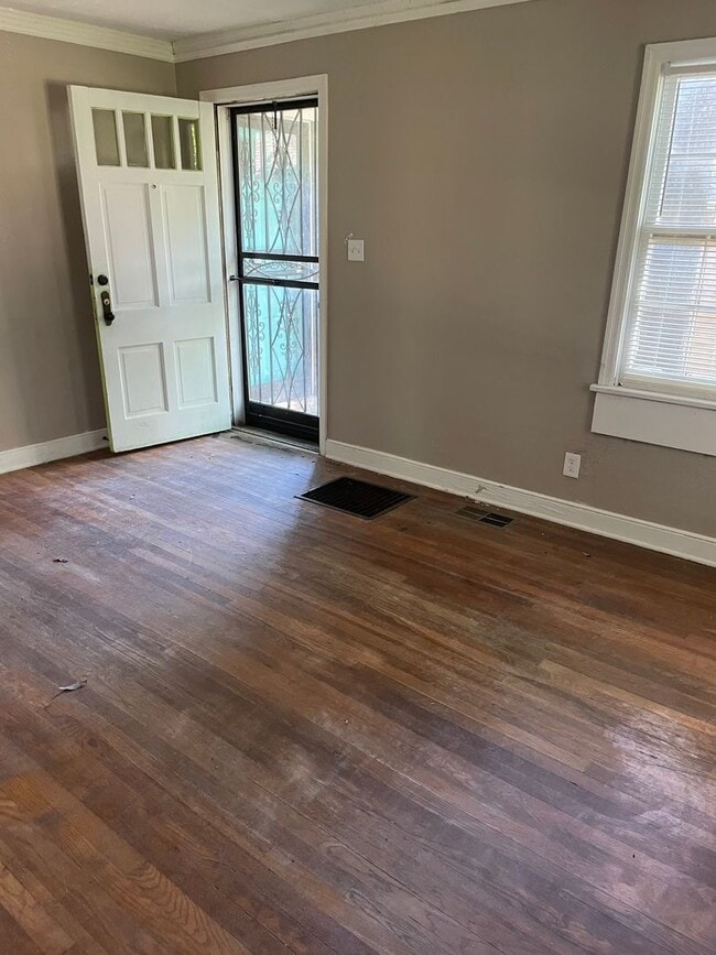 Building Photo - 2 bedroom 1 bath in Midtown near Peabody and Cooper