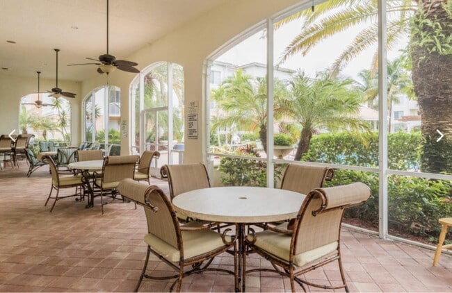 Building Photo - 3202 Myrtlewood Cir E