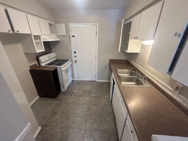 Building Photo - Experience the ultimate comfort of living ...