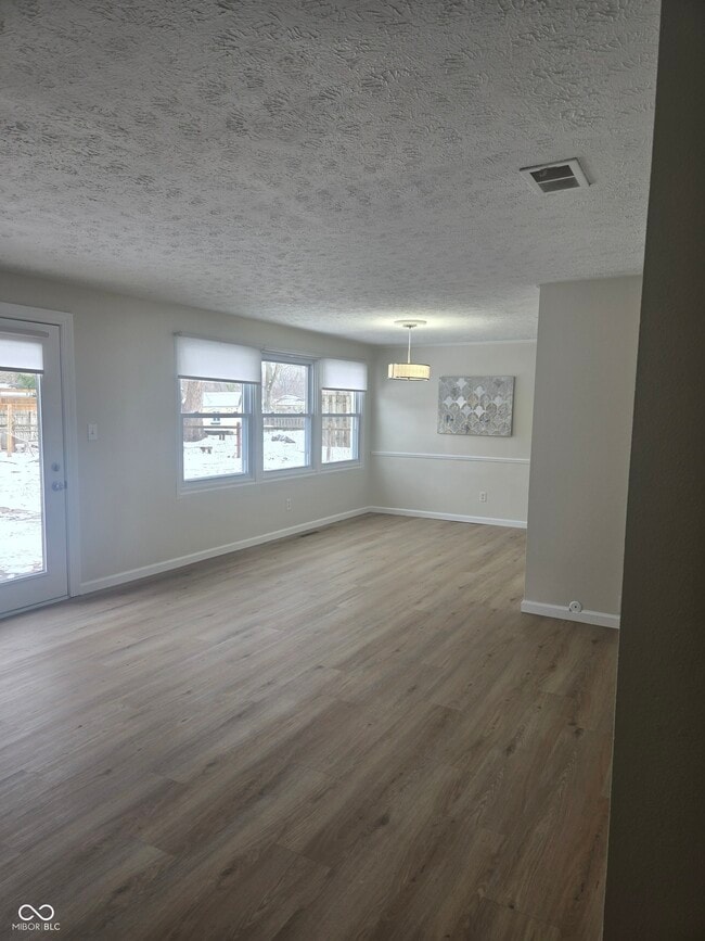 Building Photo - 10155 Orchard Park Dr W