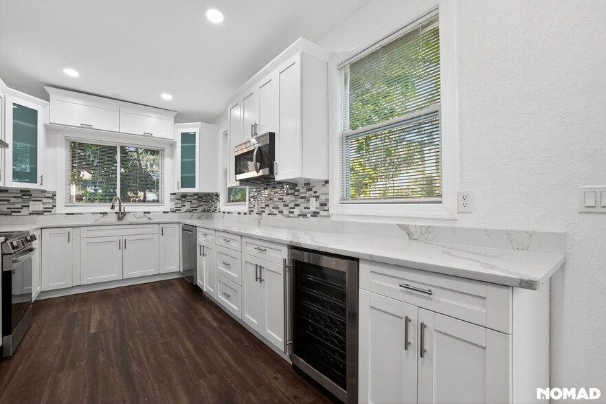 Building Photo - 3227 70th Ave N