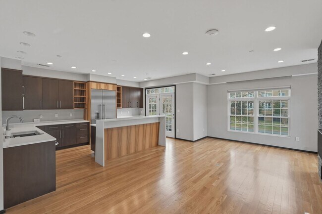 Building Photo - This exceptional West Market location is just steps from Reston Town Center, offering convenient ...