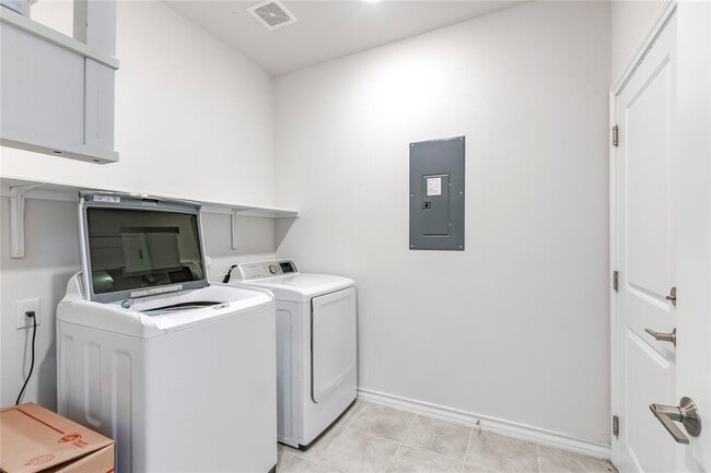 Building Photo - 204 Caisson Trl