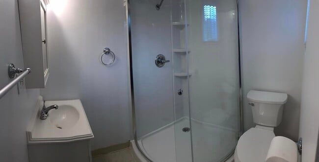 Building Photo - 112 Rockwood Ave