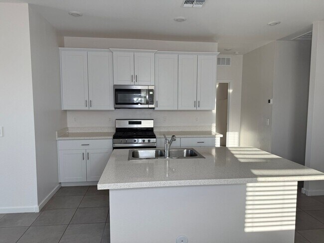 Building Photo - 2462 E Alonso Dr