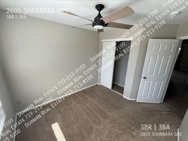 Building Photo - 3 Bed/2.5 Bath Townhome Located in the Col...