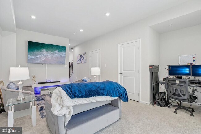 Building Photo - 158 Woodgate Cir