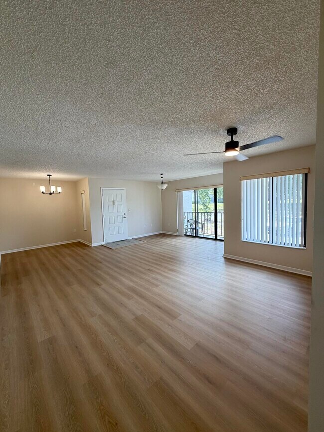 Building Photo - 2575 Pine Ridge Way S