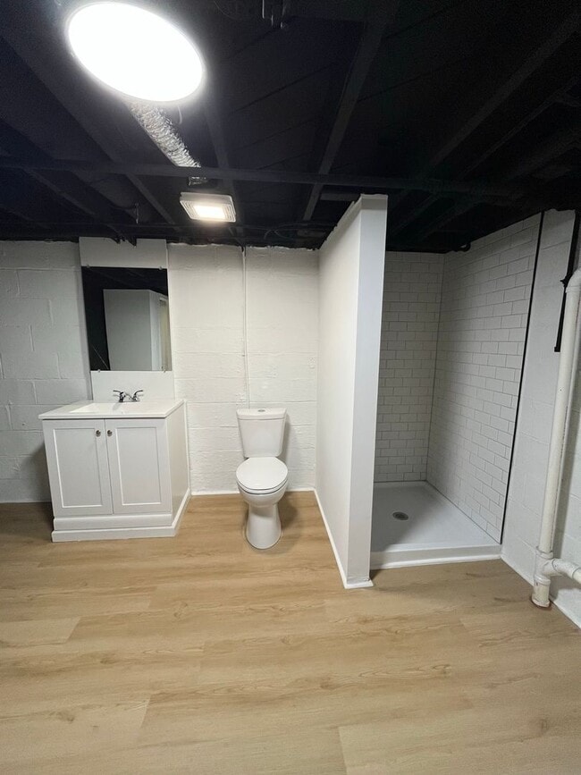 Building Photo - Newly Renovated 3 Bedroom, 2 Bathroom Home