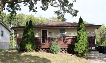Building Photo - Spacious 4 bedrooms and 2 bathrooms in Kan...