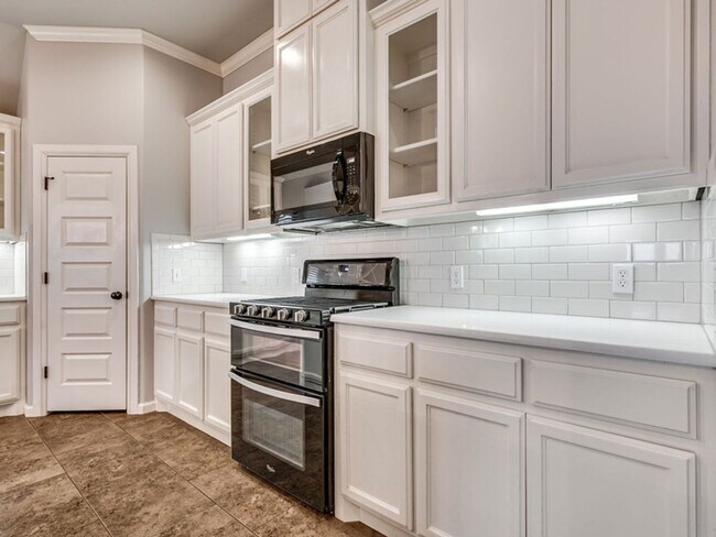 Building Photo - 5301 NW 162nd Ter, Edmond, OK 73013