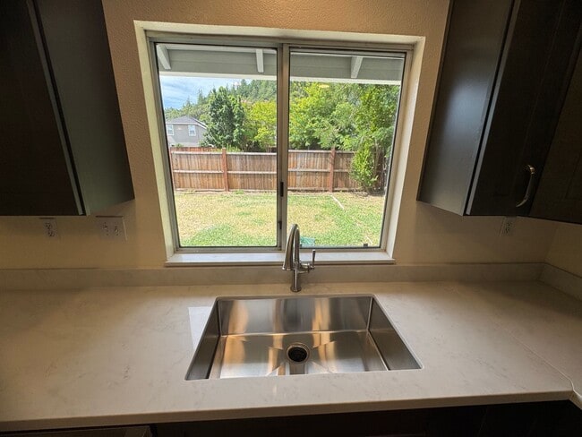 Building Photo - Beautifully Remodeled 3-Bedroom, 2-Bathroom home waiting for you !