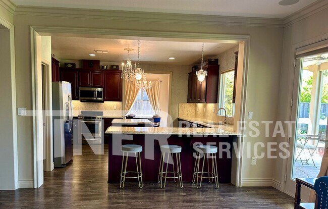 Building Photo - 3576 Hume St