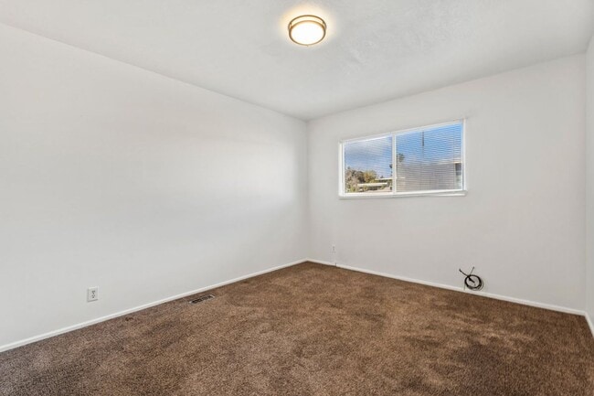 Building Photo - 385 W 5100 S