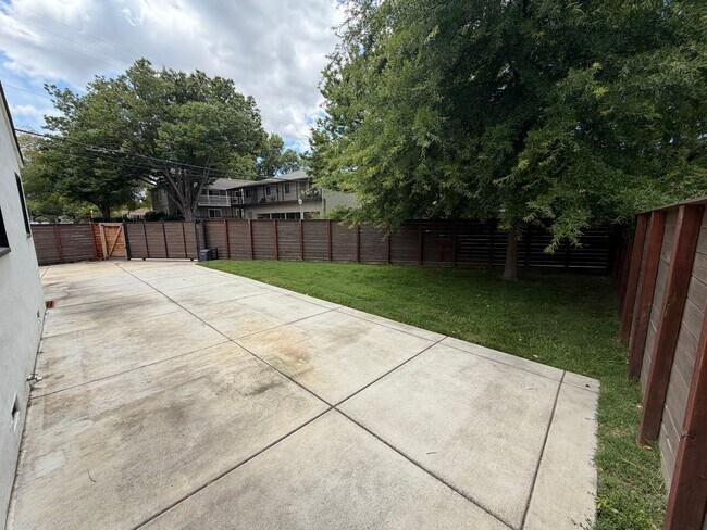 Building Photo - 3 Bedroom | 1.5 Bathroom | Single-Family Home