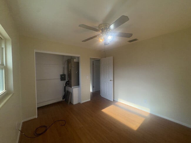 Building Photo - Cozy 3 Bedroom Home in Quiet Community | Hardwood Floors | Large Yard