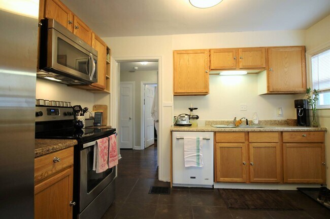 Building Photo - 5105 Indianola Ave
