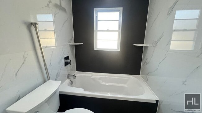 Building Photo - 123 AVENUE