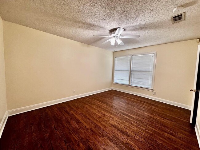 Building Photo - 1610 Wilshire Blvd