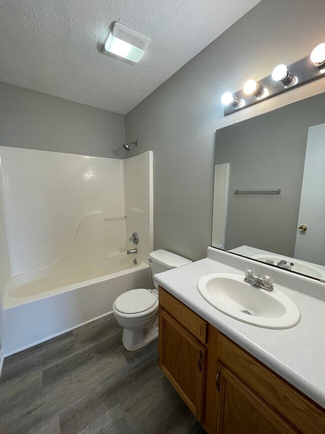 Building Photo - 3 Bedroom Single Family Home - Burnett Creek School District