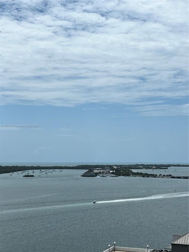 Building Photo - 1300 Brickell Bay Dr