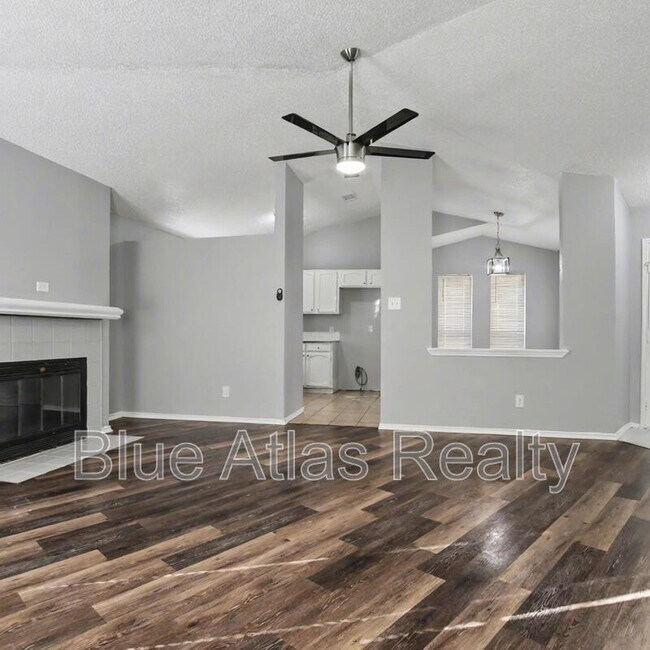 Building Photo - 1009 W Hills Terrace