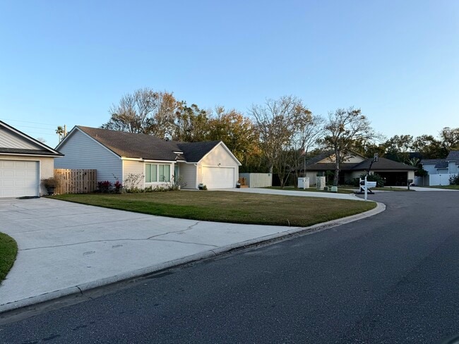 Building Photo - 107 Woodland Dr