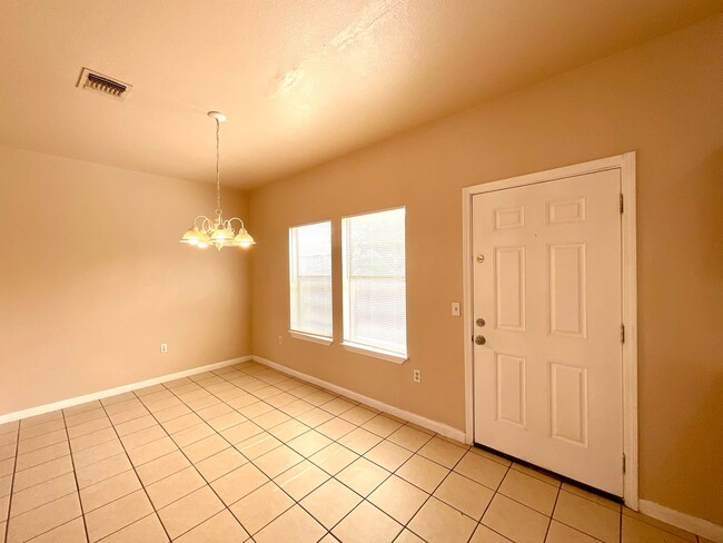 Building Photo - **APPLICATION RECEIVED** *MOVE IN SPECIAL* Spacious 3BR Two-Story Near Lackland AFB with Fenced B...