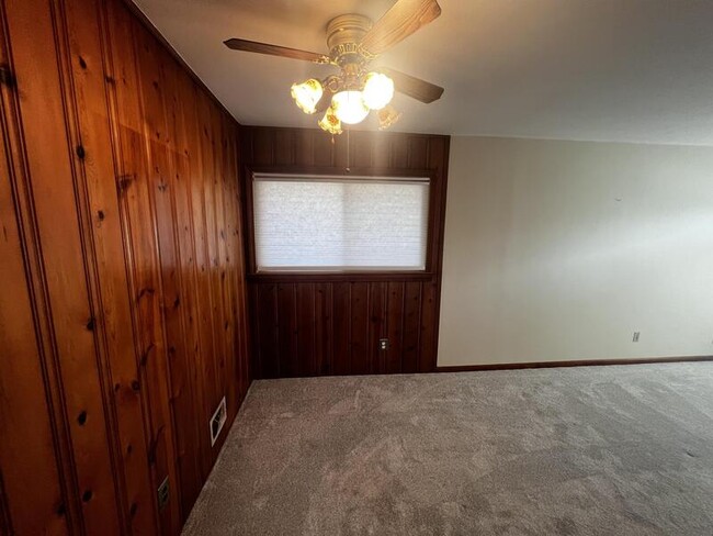 Building Photo - 6005 Applegate Ln