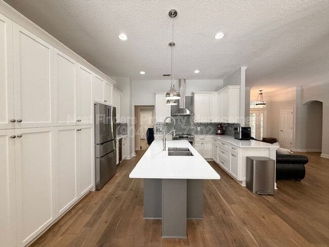 Building Photo - 12784 Cattail Pond Cir S