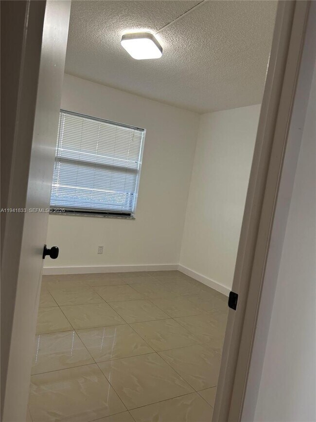 Building Photo - 10027 Winding Lake Rd