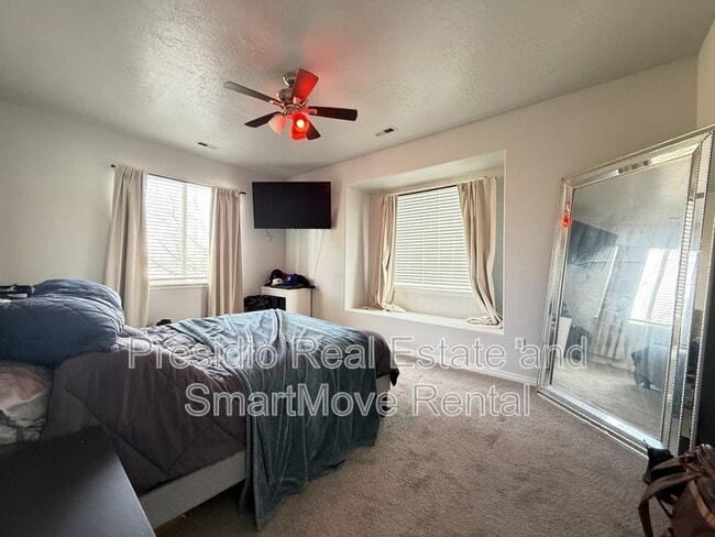 Building Photo - 4737 Oregon Trail Way W