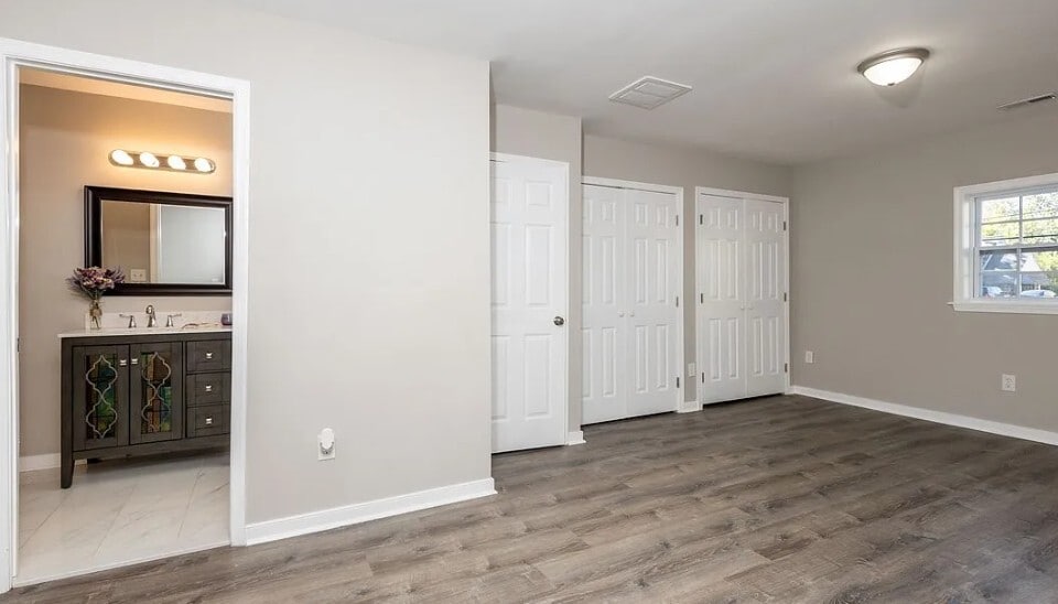 Building Photo - 6103 Hermitage Rd