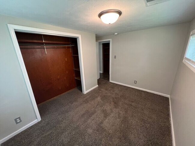 Building Photo - 2 bedroom Single Family Home Niles