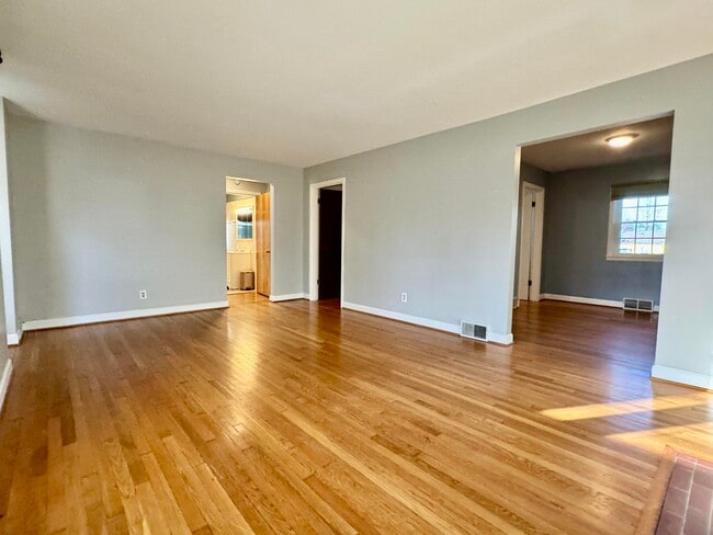 Building Photo - 479 Stratford Dr