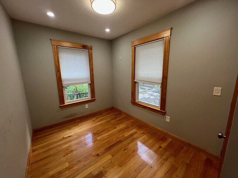 Building Photo - 152 Winchester St