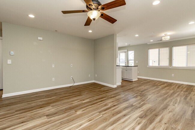 Building Photo - 3 bedroom, 2.5 bath DuPont home featuring AC!