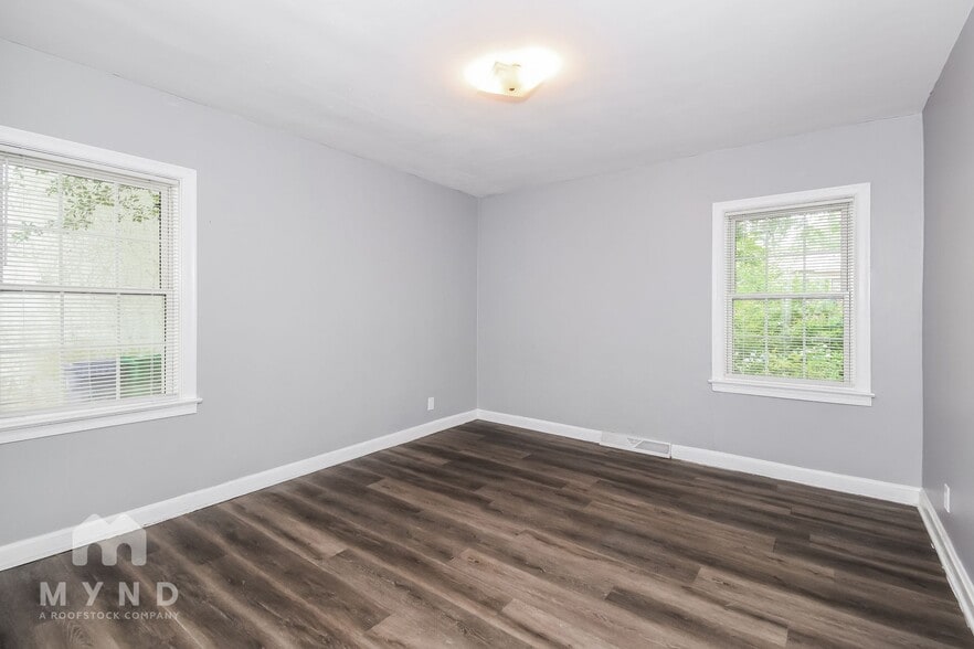 Building Photo - 2313 Eastway Rd